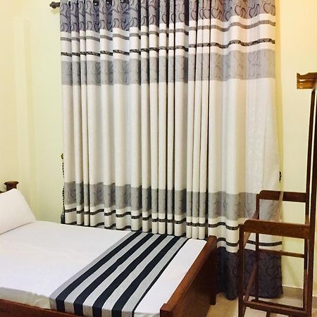 Sweet Home Tourist Rest, Cooking Classes & Tours Anuradhapura Esterno foto