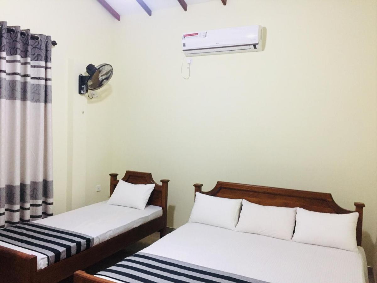 Sweet Home Tourist Rest, Cooking Classes & Tours Anuradhapura Esterno foto