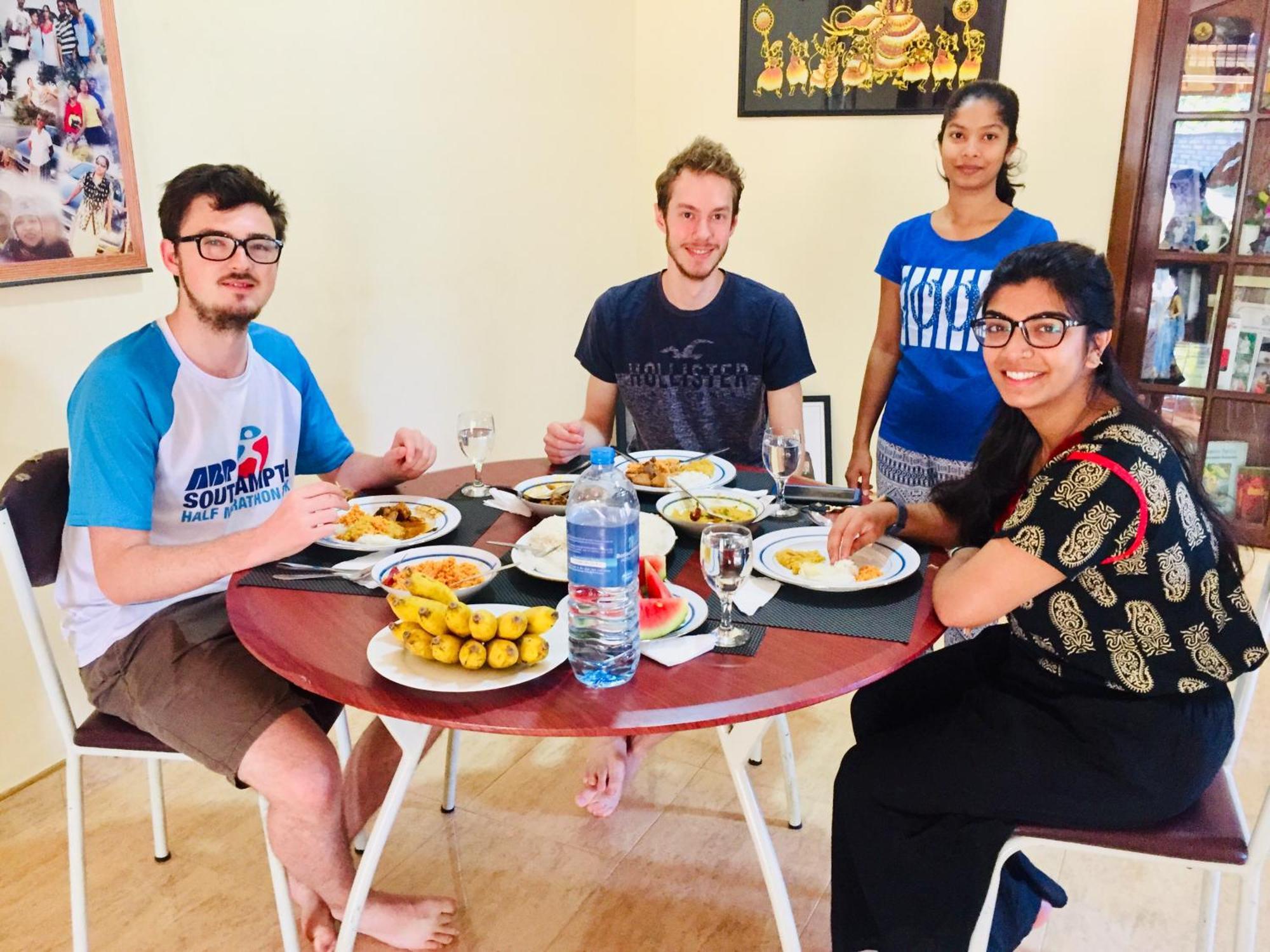 Sweet Home Tourist Rest, Cooking Classes & Tours Anuradhapura Esterno foto