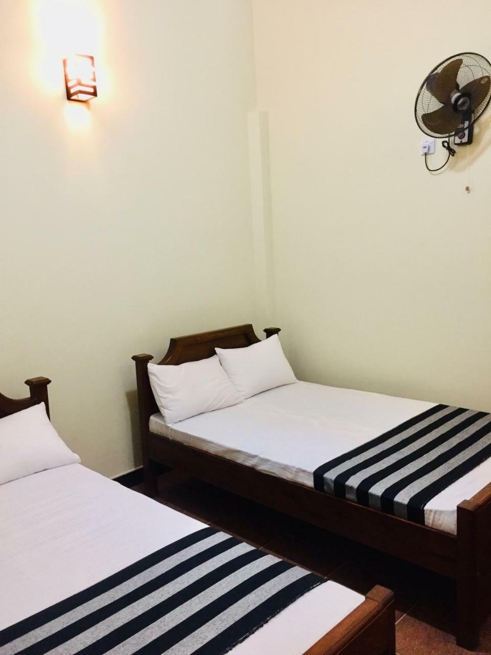 Sweet Home Tourist Rest, Cooking Classes & Tours Anuradhapura Esterno foto