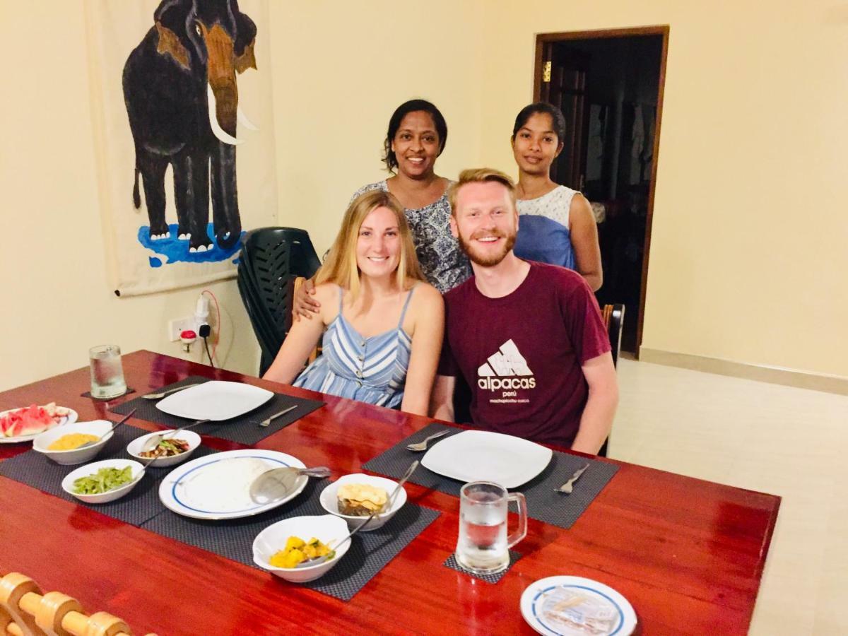 Sweet Home Tourist Rest, Cooking Classes & Tours Anuradhapura Esterno foto
