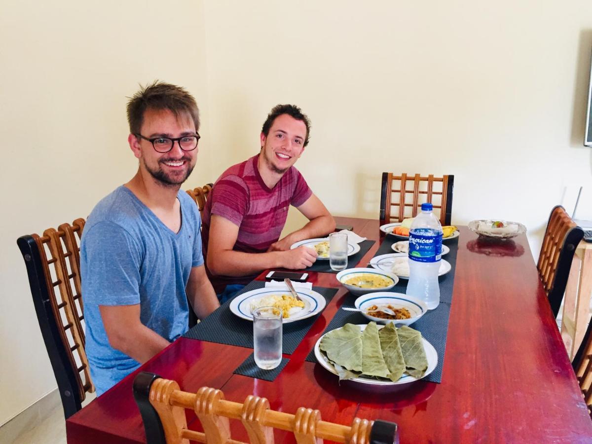 Sweet Home Tourist Rest, Cooking Classes & Tours Anuradhapura Esterno foto