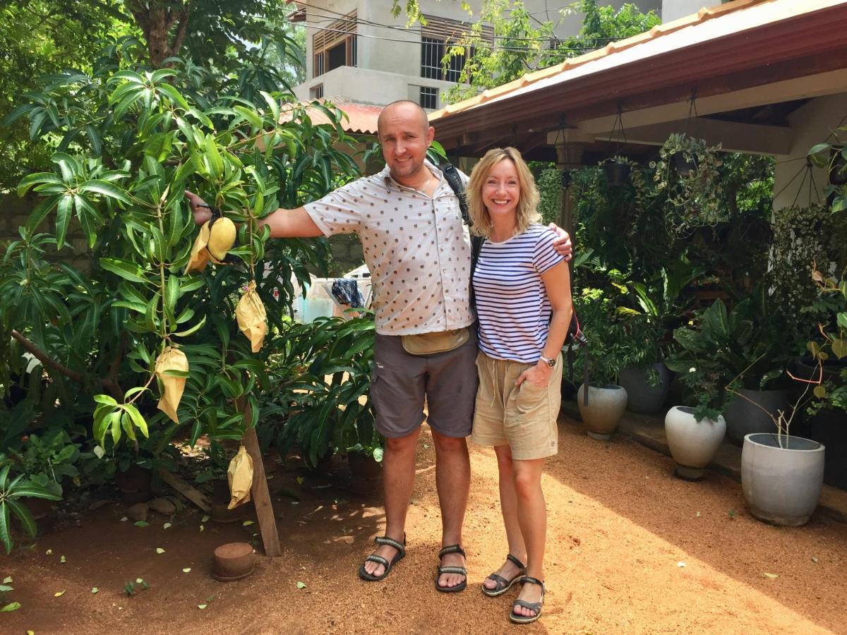 Sweet Home Tourist Rest, Cooking Classes & Tours Anuradhapura Esterno foto