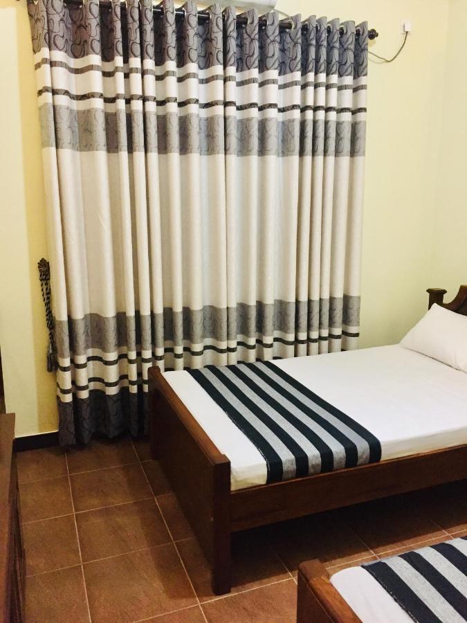Sweet Home Tourist Rest, Cooking Classes & Tours Anuradhapura Esterno foto